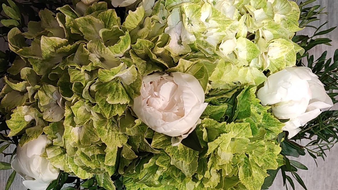 Bouquet de pivoines et hortensias